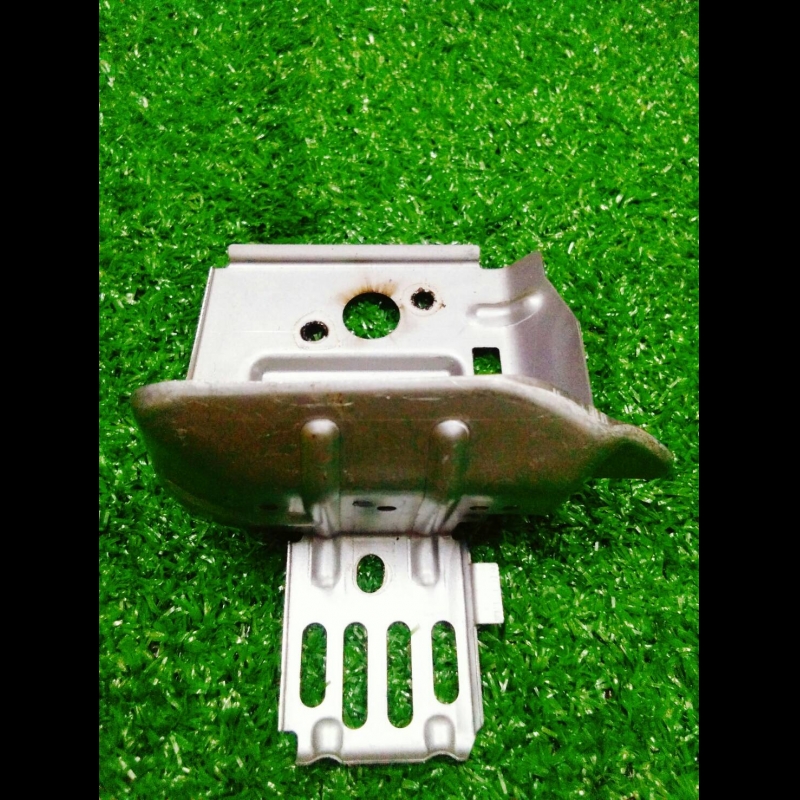 แผ่นฉนวนท่อไอเสีย เครื่องพ่นยา4จังหวะ HE-768 แผ่นฉนวนท่อไอเสีย เครื่องพ่นยา4จังหวะ HE-768